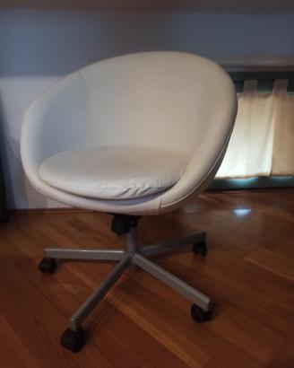 Sedia girevole bianca IKEA mod SKRUVSTA