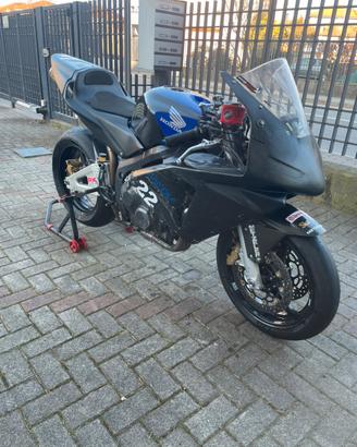 Honda cbr uso pista