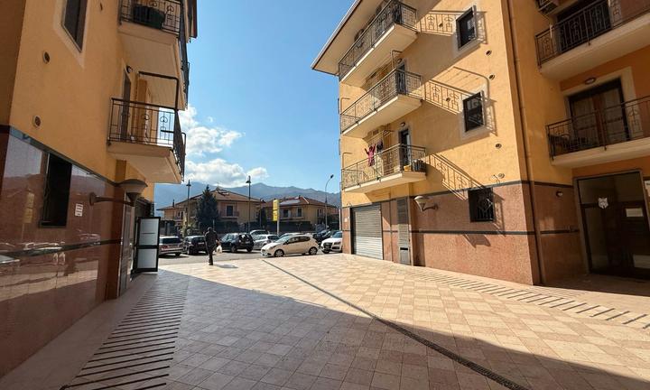 ATTIVITA' COMMERCIALE Mercato San Severino (SA)