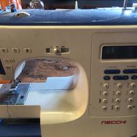 Macchina da cucire necchi