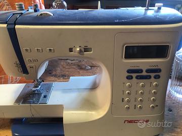 Macchina da cucire necchi