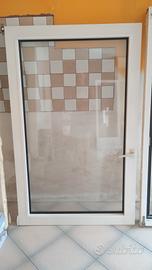 finestre in PVC bianche 