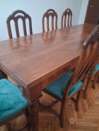 Tavolo in legno massiccio 