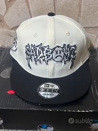 Cappello New Era snapback graffiti bianco nero