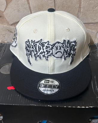 Cappello New Era snapback graffiti bianco nero