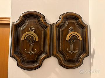 Coppia attaccapanni in legno e ottone