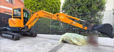 Miniescavatore Hyundai 35 - Z9 con 980h del 2020