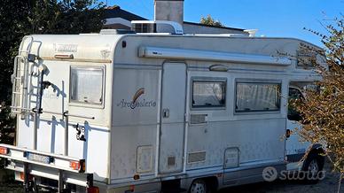 Camper Mobilvetta Iveco con portamoto e clima