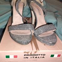 scarpe grigie con tacco 