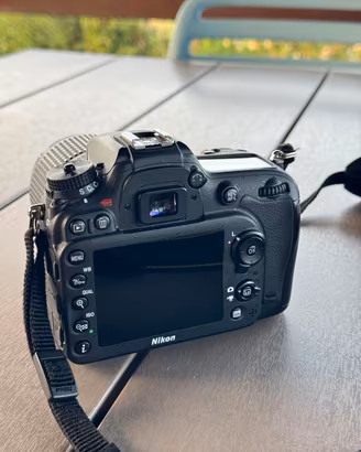 Nikon D 7200 con 3 obiettivi, flash e accessori
