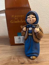 Presepe giubileo thun contadina con gerla blu