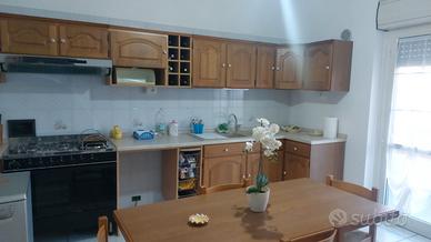 Cucina arte povera con lavello nuovo