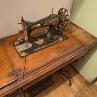 Macchina da cucire d'epoca Singer