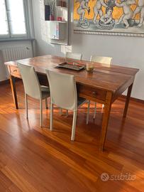 Tavolo in legno + 4 sedie in pelle