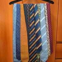 Numero 13 cravatte vari colori e fantasie