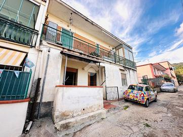 2 LOCALI A TORRE DEL GRECO