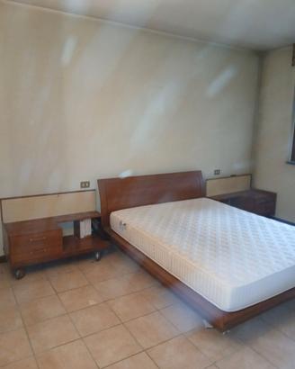 Camera da letto pari al nuovo