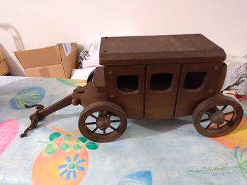 Carrozza in legno