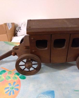 Carrozza in legno
