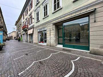 NEGOZIO A TORTONA