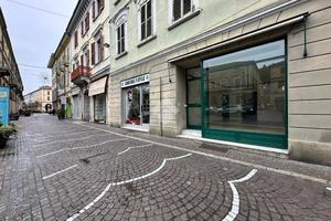 NEGOZIO A TORTONA