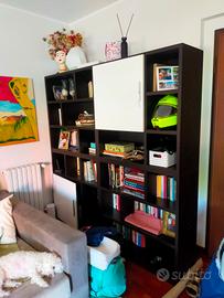 libreria Berloni con ante laccate bianche