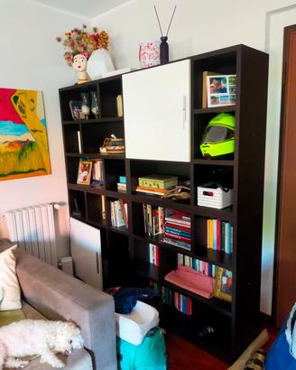 libreria Berloni con ante laccate bianche