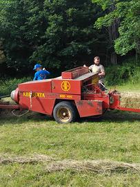 Imballatrice pressa per fieno