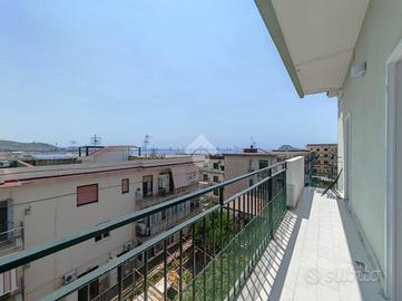 4 LOCALI A POZZUOLI