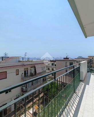 4 LOCALI A POZZUOLI
