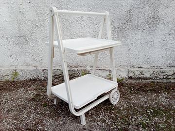Carrello di servizio moderno di plastica bianco