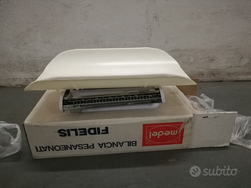 Bilancia pesa neonati