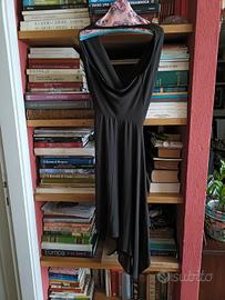 abito asimmetrico marrone