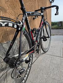 bici da corsa in carbonio