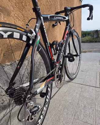 bici da corsa in carbonio
