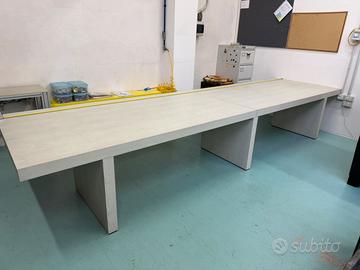 Scrivania enorme