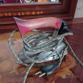 Antico ferro da stiro