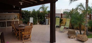 San Vito Lo Capo: casa con veranda con tettoia