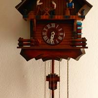 Orologio a cucù tradizionale tedesco in legno 