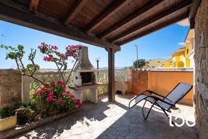 Appartamento fronte mare, con veranda e cortile pr