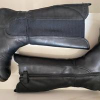 Stivali Geox in pelle colore nero mis.35