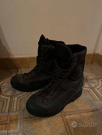 Anfibi militari estivi