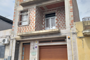 Casa Indipendente su 3 Piani