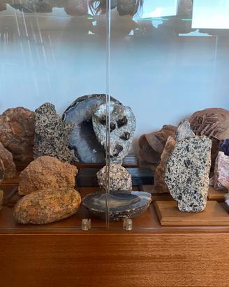 Collezione di minerali e pietre