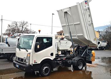 Autocarro per raccolta rifiuti patente B