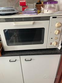 Forno combinato microonde e tradizionale