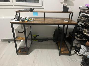 Scrivania per computer