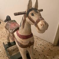Cavalluccio a dondolo