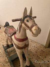 Cavalluccio a dondolo
