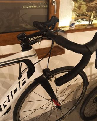 Bici da corsa Merida in carbonio